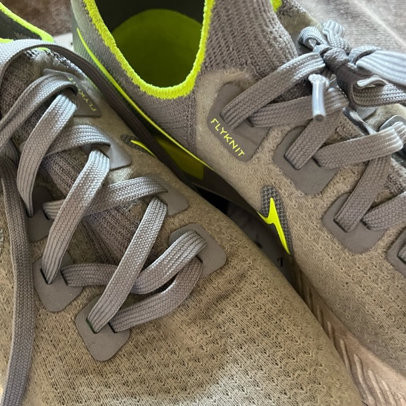 Nike REACT Gray & Lime Green FlyKnit Sneakers - Men’s Size 10 - Picture 5 of 14